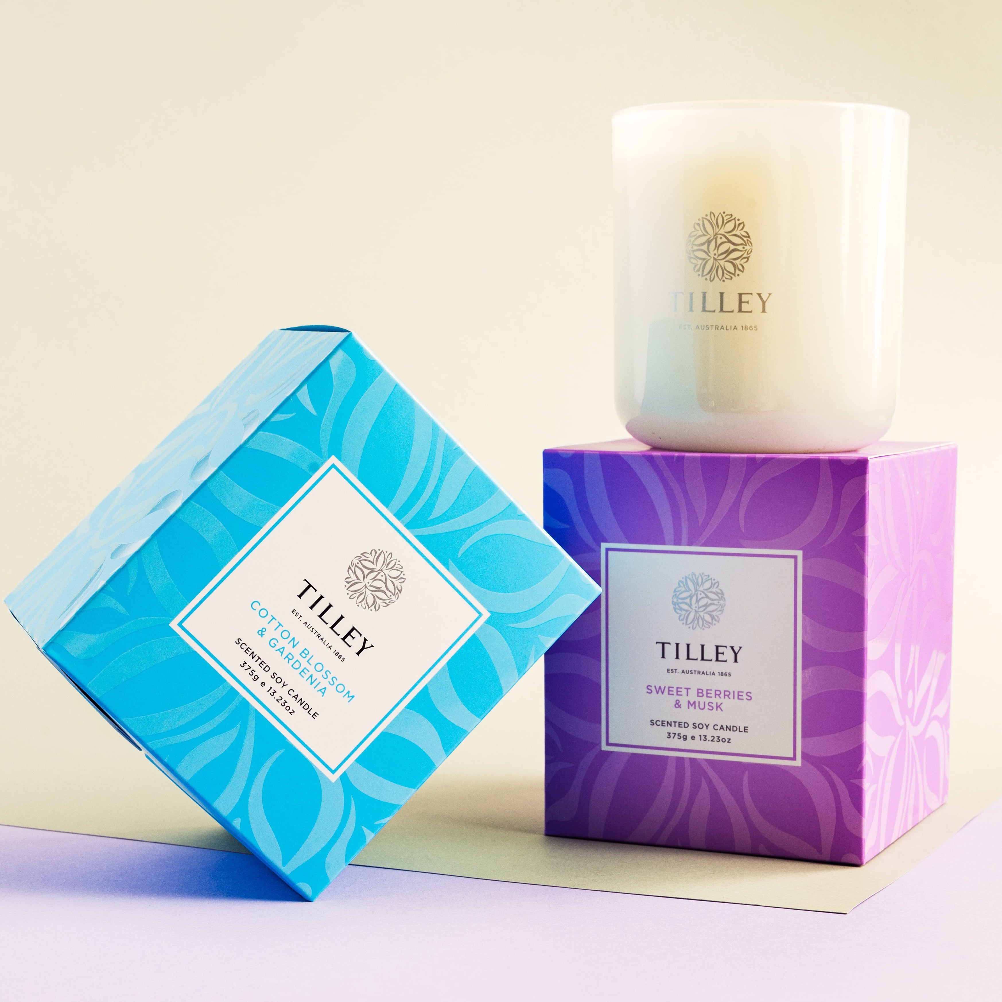NEW Classic White Sweet Berries & Musk 375g Scented Soy Candle